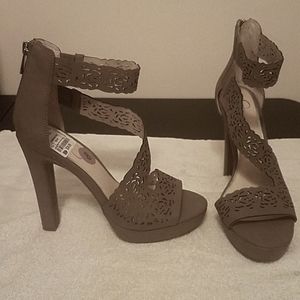 Jessica Simpson sandals size 8 tan